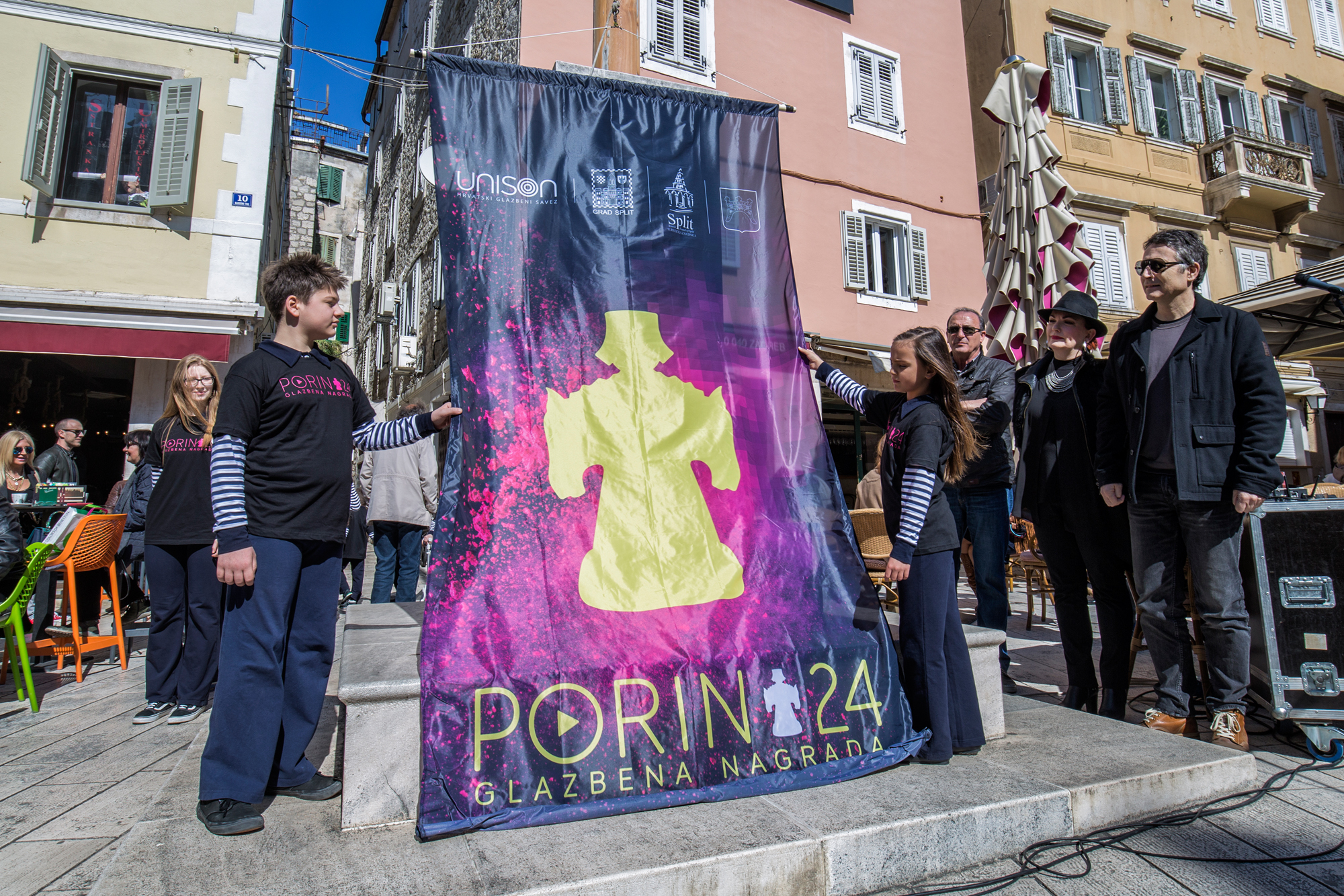 Podizanjem zastave na splitskoj Pjaci službeno je započeo Tjedan Porina